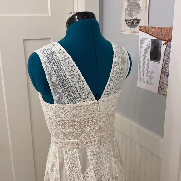 BCBG MAXAZIRA DRESS. Boho, cream and white with tulle and lace. Size 2 - Picture 3 of 5